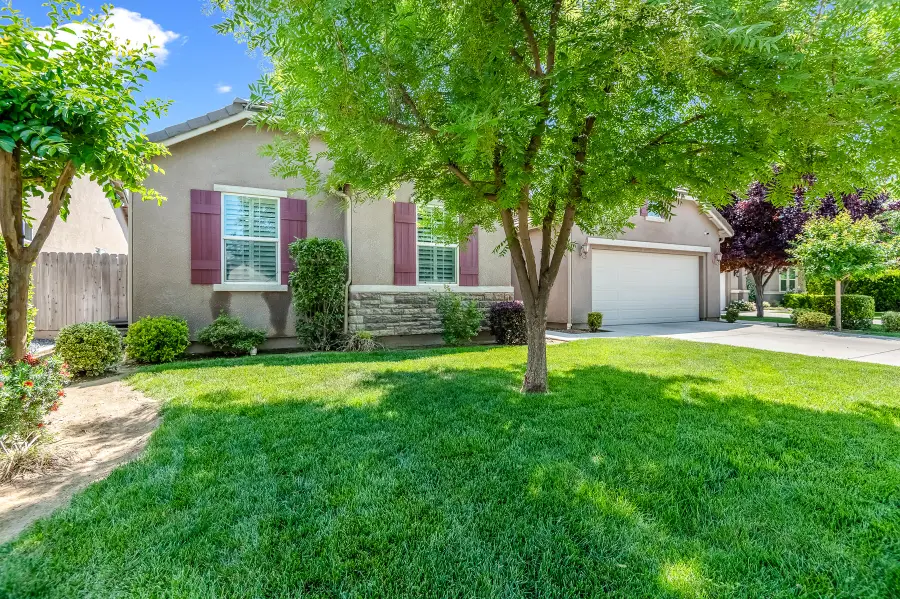6635 W Vine Court, Visalia, CA 93291 - #2