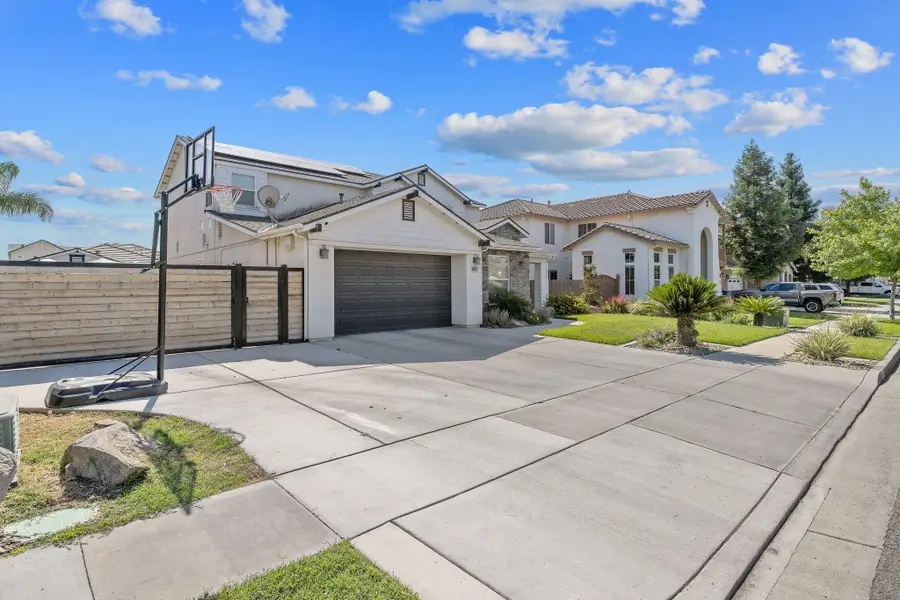 680 Inverness Street, Tulare, CA 93274 - #2
