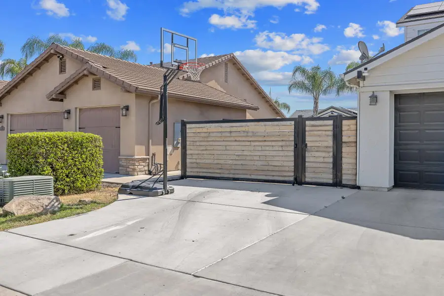 680 Inverness Street, Tulare, CA 93274 - #3