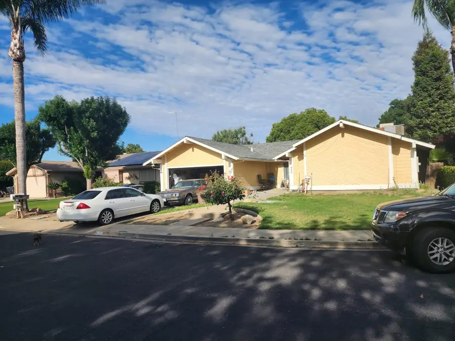 920 S Julieann Street, Visalia, CA 93277 - #2
