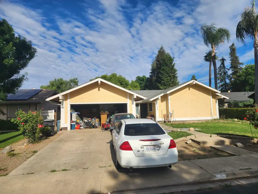 920 S Julieann Street, Visalia, CA 93277 - #3