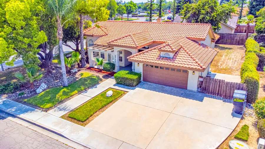 3711 W Victor Avenue, Visalia, CA 93277 - #2