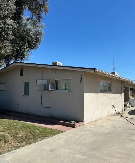 537 W University Avenue, Fresno, CA 93705