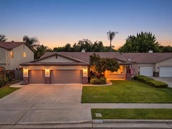 2429 N Oak Grove Street, Visalia, CA 93291