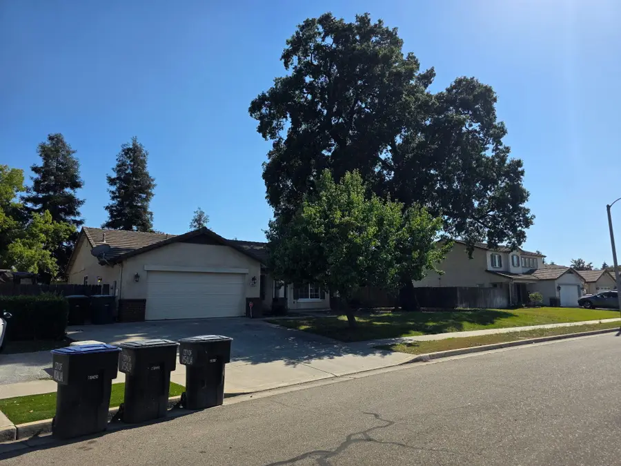 4011 E Oak Avenue, Visalia, CA 93292 - #2