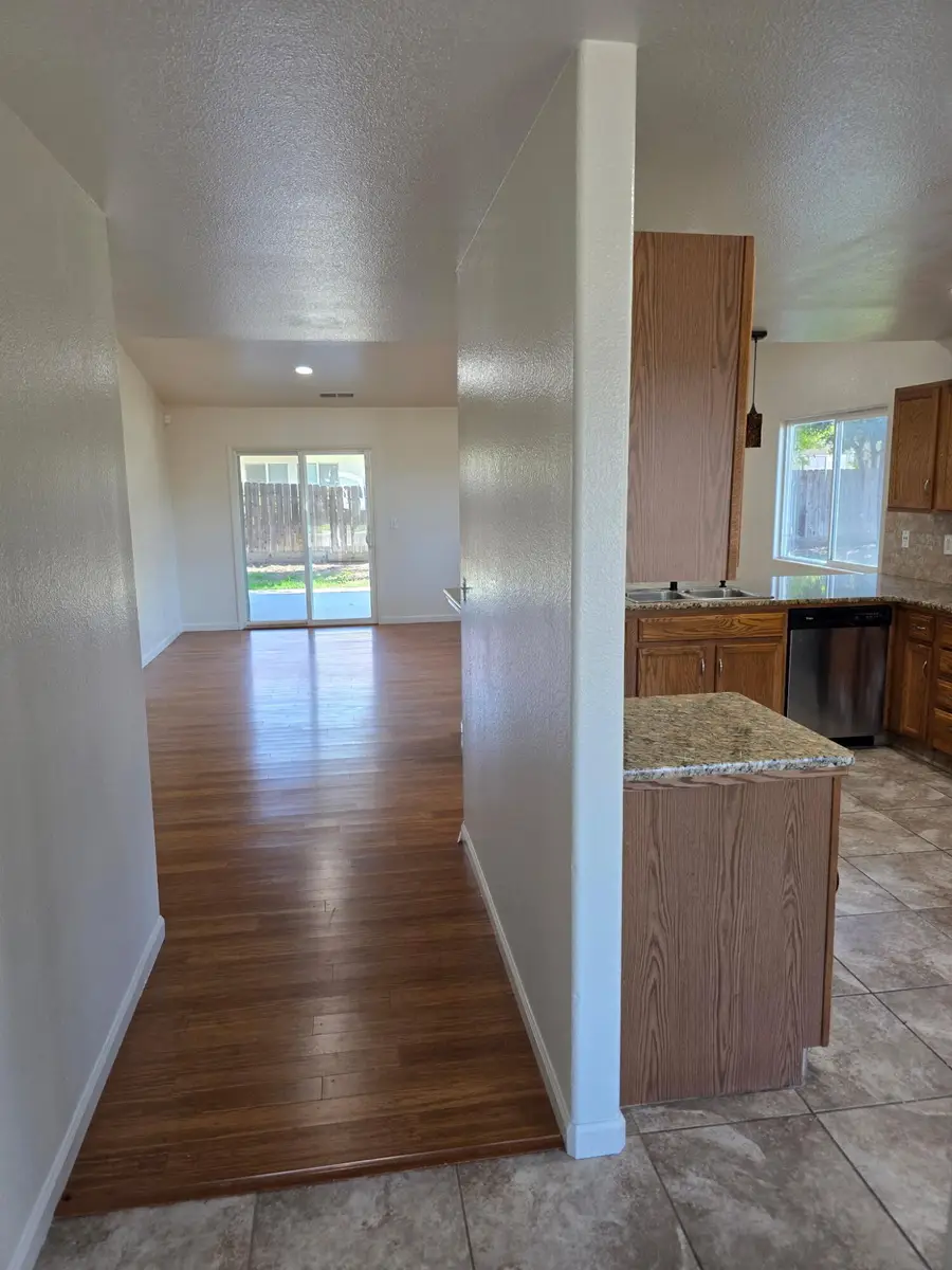 4011 E Oak Avenue, Visalia, CA 93292 - #3