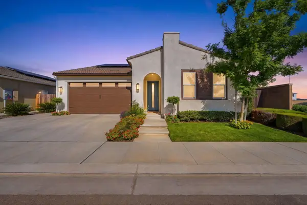 3245 Las Rosas Avenue, Clovis, CA 93619