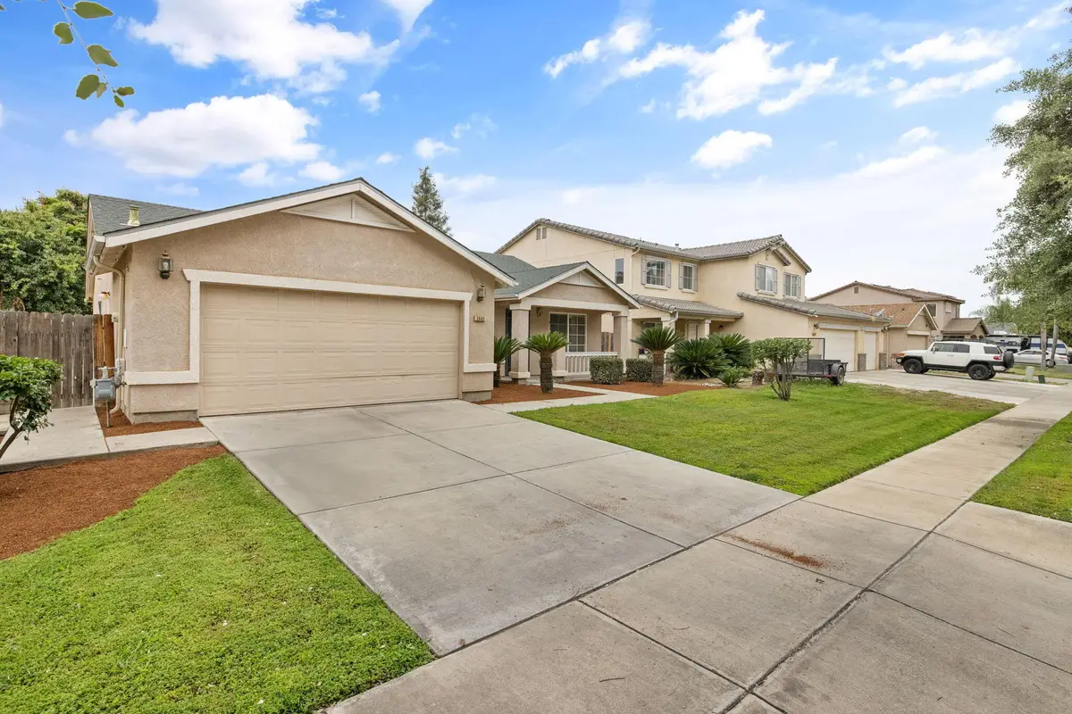 2843 W Brooke Avenue, Visalia, CA 93291 - #1
