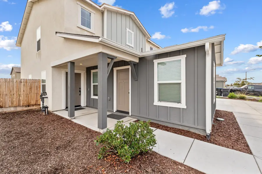 1109 E Elkhorn Avenue, Visalia, CA 93277 - #3