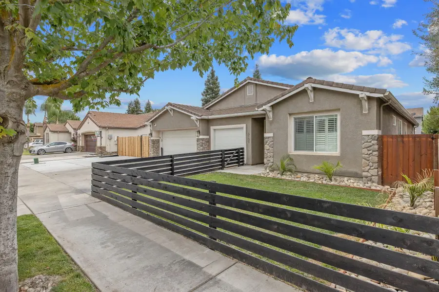 6109 W Delaware Court, Visalia, CA 93291 - #2