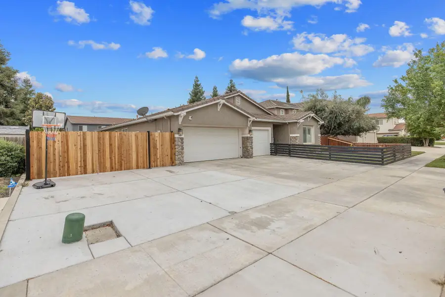 6109 W Delaware Court, Visalia, CA 93291 - #3