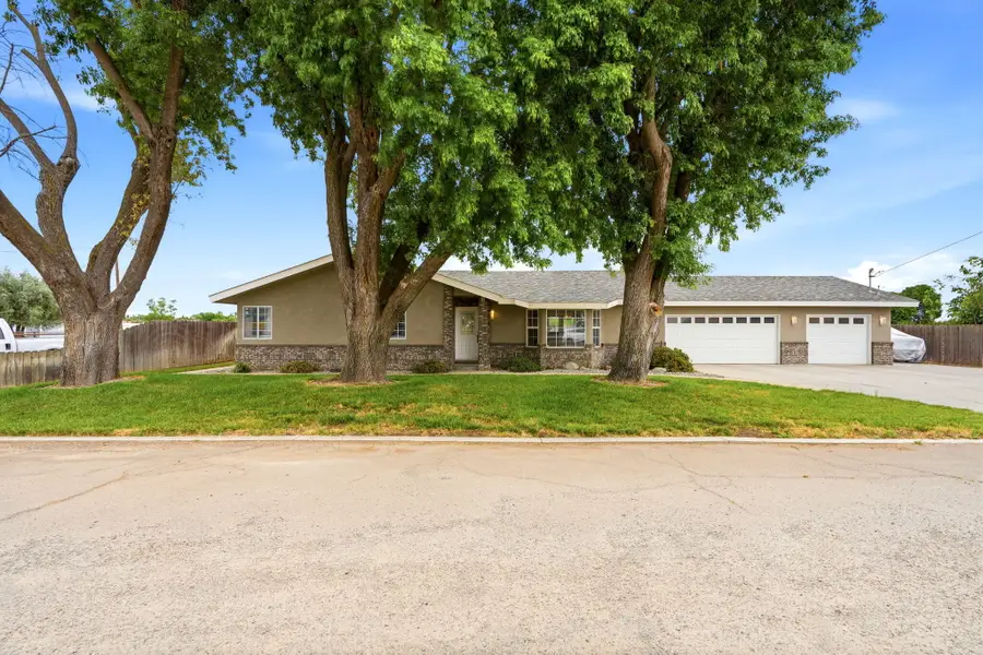 9317 14th Avenue, Hanford, CA 93230 - #2