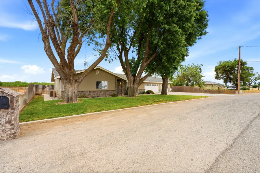 9317 14th Avenue, Hanford, CA 93230 - #3