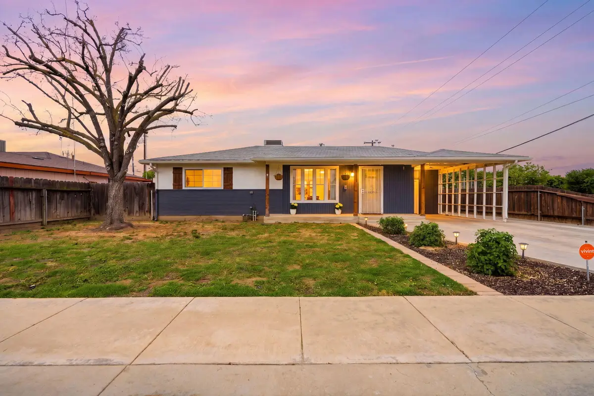 1626 E Sequoia Avenue, Tulare, CA 93274 - #1