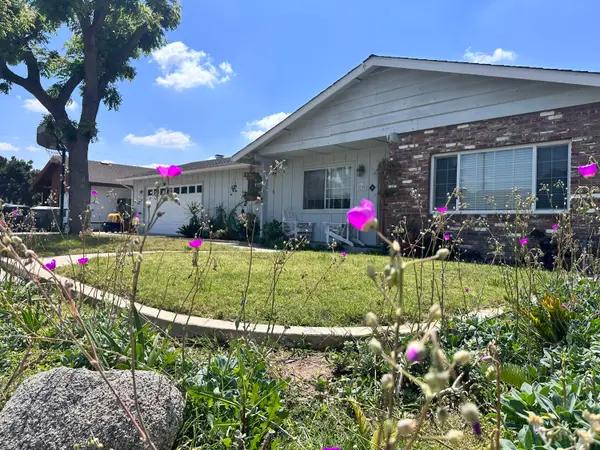 2607 W Country Avenue, Visalia, CA 93277