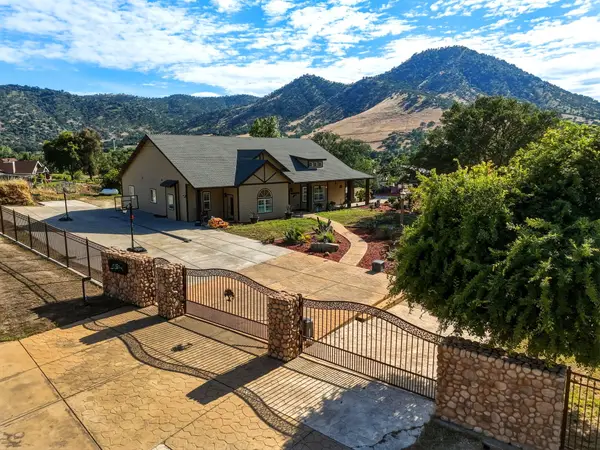 7197 Perlman Drive, Sanger, CA 93657