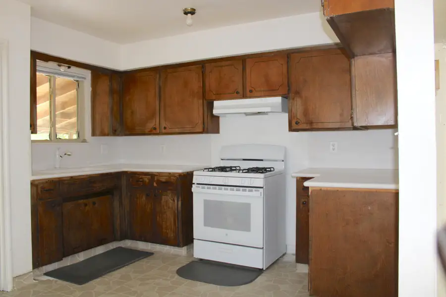 517 S R Street, Tulare, CA 93274 - #3