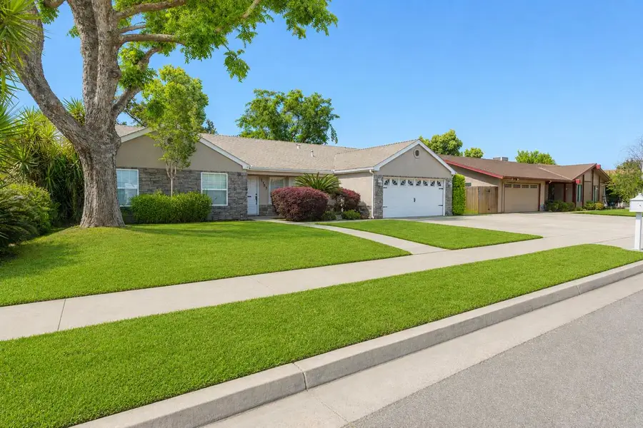 1363 E Carmelo Avenue, Tulare, CA 93274 - #3