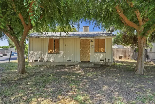 364 Farmersville Road, Farmersville, CA 93223