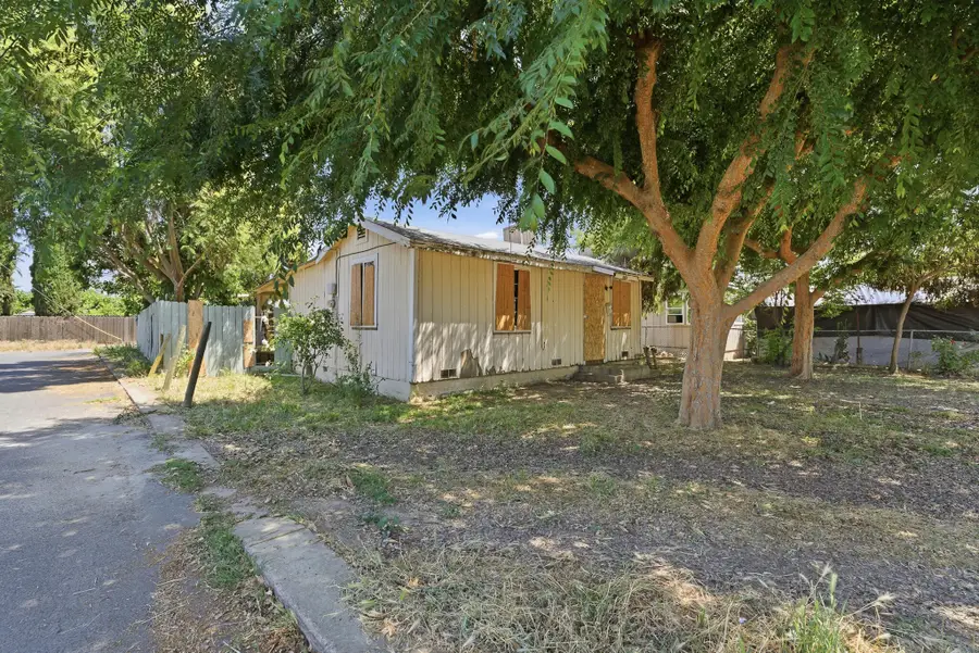 364 Farmersville Road, Farmersville, CA 93223 - #2