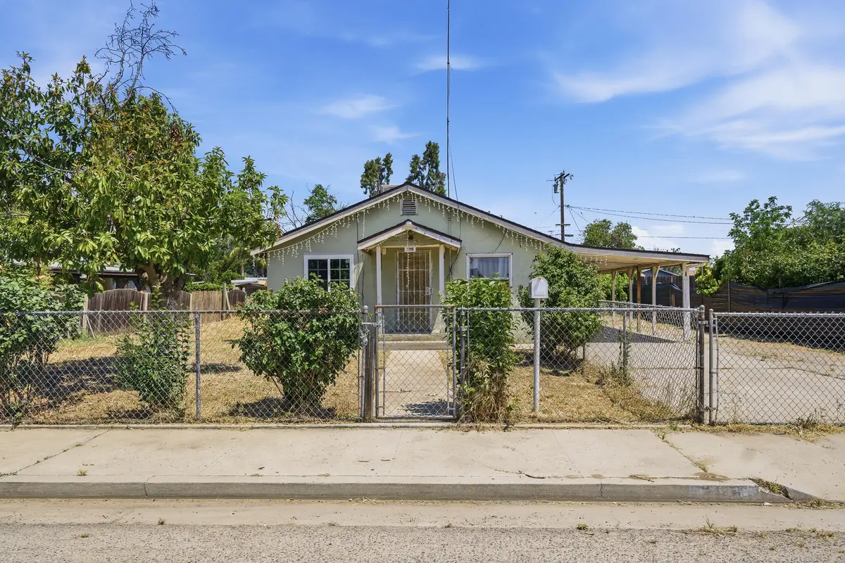 796 S Kern Avenue, Farmersville, CA 93223 - #1