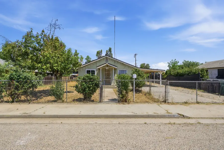 796 S Kern Avenue, Farmersville, CA 93223 - #2