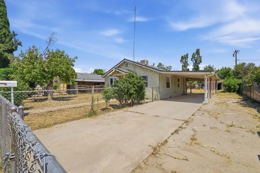 796 S Kern Avenue, Farmersville, CA 93223 - #3