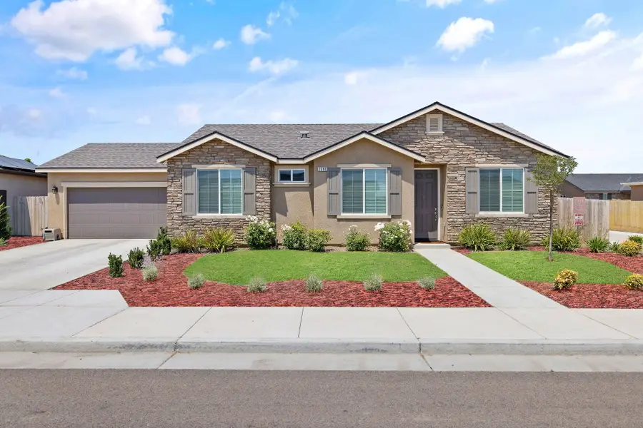 2080 Bolton Avenue, Tulare, CA 93274 - #2