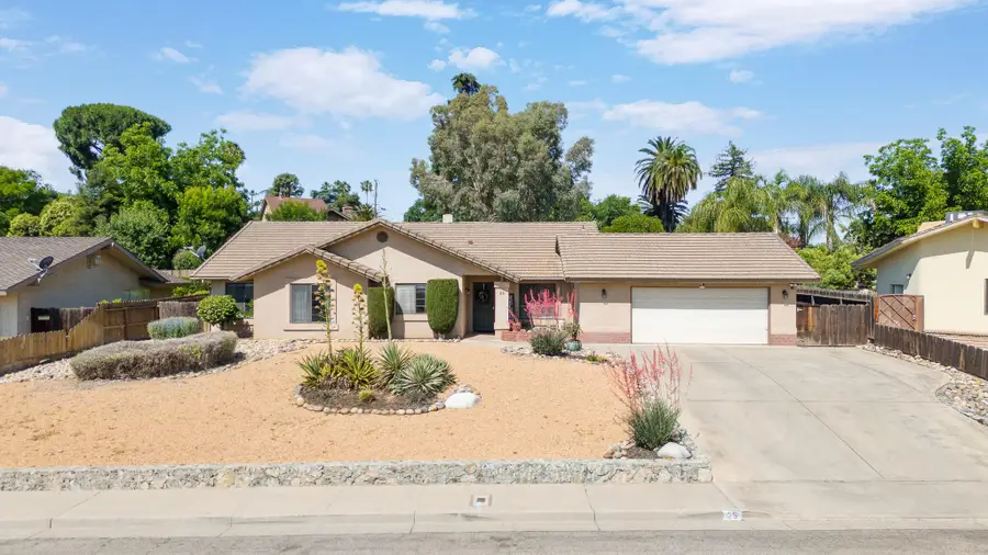 25 Fairway Drive, Porterville, CA 93257 - #2