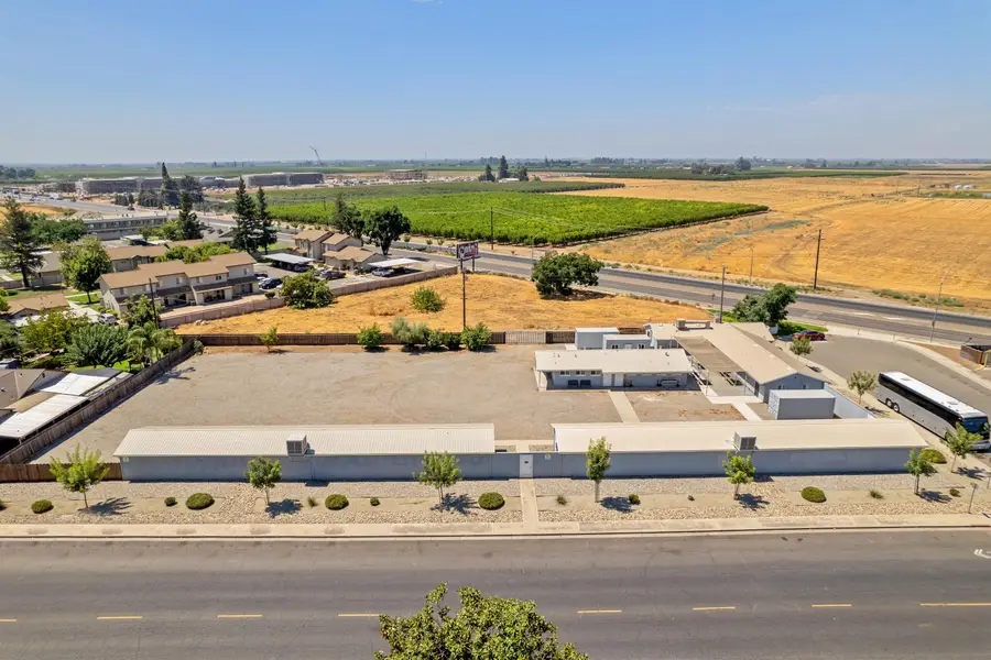 636 W Kern Street, Dinuba, CA 93618 - #2