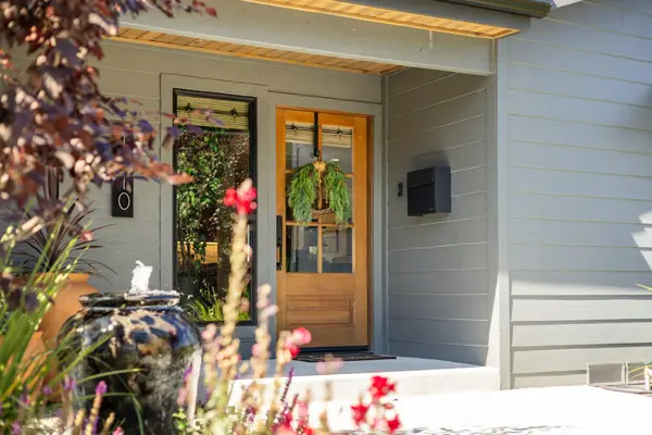 1710 W School Avenue, Visalia, CA 93291