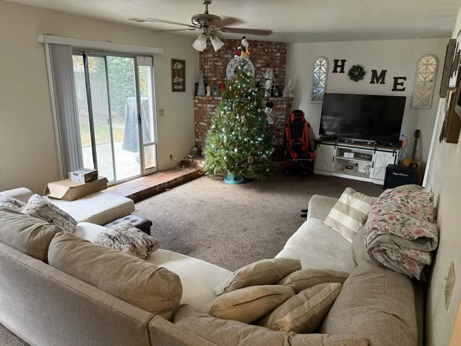 1765 E Sandalwood Avenue, Tulare, CA 93274 - #3