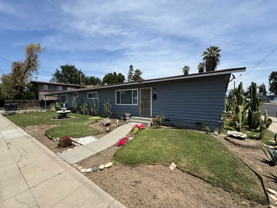 704 N Floral Street, Visalia, CA 93291 - #2