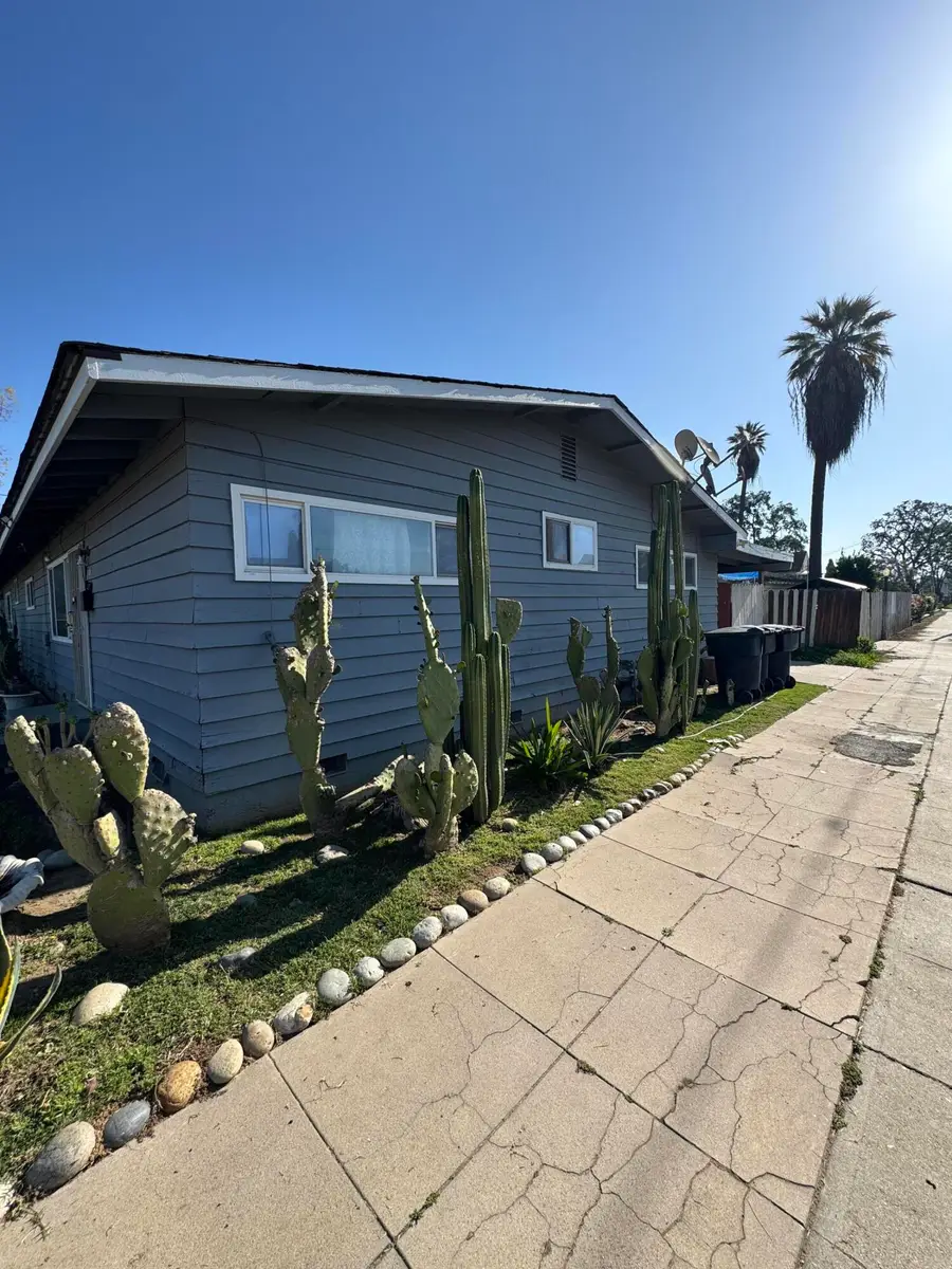 704 N Floral Street, Visalia, CA 93291 - #3