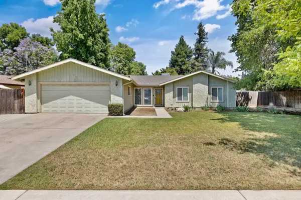 946 E Cambridge Avenue, Visalia, CA 93292