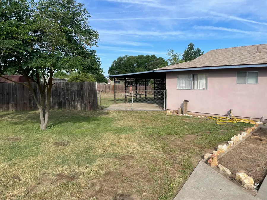 374 W Ponderosa Street, Farmersville, CA 93223 - #3
