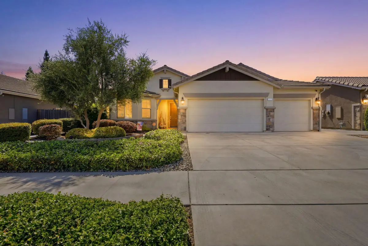 3245 S Meadowbrook, Visalia, CA 93292 - #1
