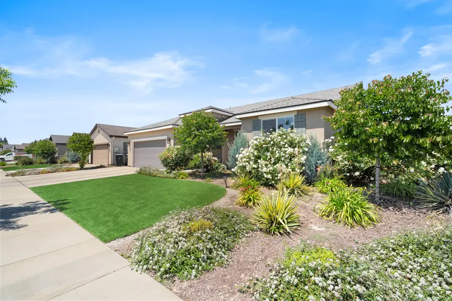 2334 E Monte Vista Avenue, Visalia, CA 93292 - #3