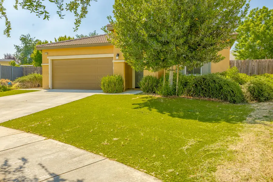 3715 W Buena Vista Avenue, Visalia, CA 93291 - #2