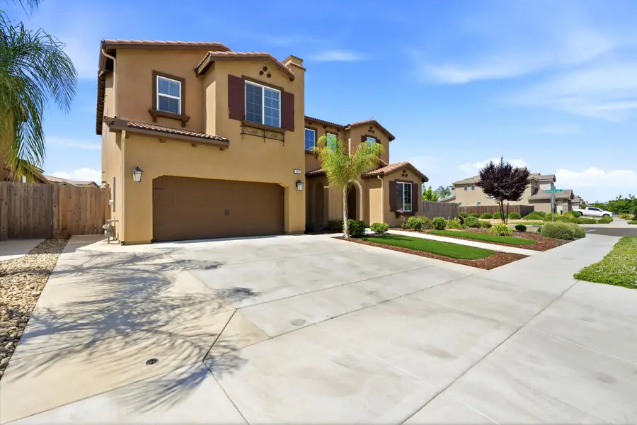 1647 W Sedona Avenue, Visalia, CA 93291 - #2