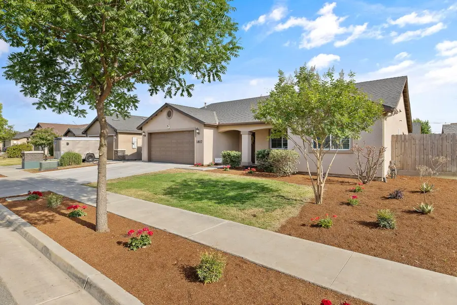 1817 Hermosa Avenue, Tulare, CA 93274 - #2