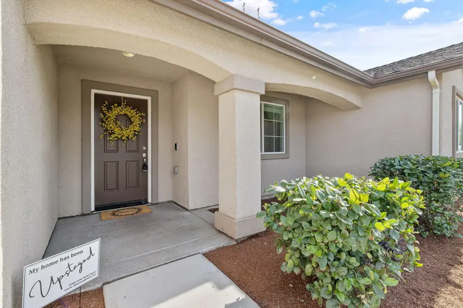 1817 Hermosa Avenue, Tulare, CA 93274 - #3
