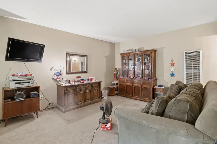 117 NE 5th Avenue, Visalia, CA 93291 - #3