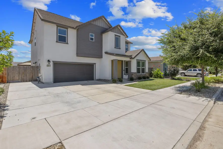 3201 E Harter Avenue, Visalia, CA 93292 - #2