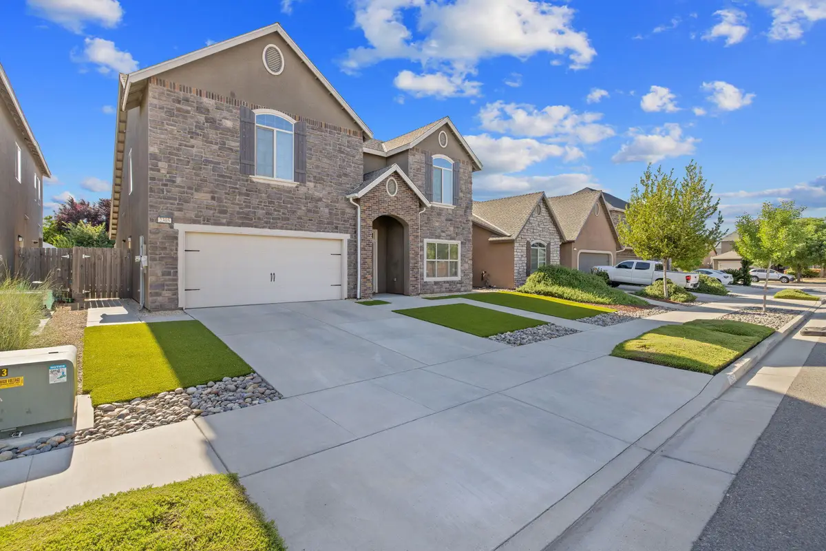 2305 N Fairway Court, Visalia, CA 93291 - #1