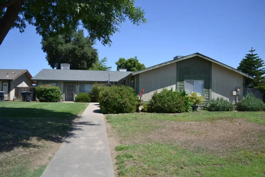 2520-2524 W Victor Avenue, Visalia, CA 93277 - #2