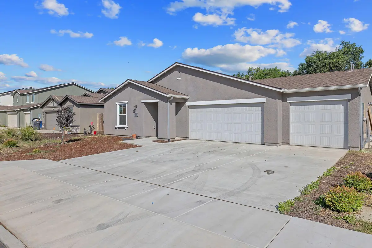 1051 Ironhorse Court, Tulare, CA 93274 - #1