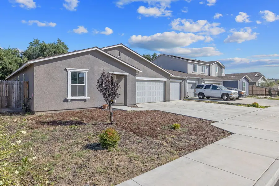 1051 Ironhorse Court, Tulare, CA 93274 - #3