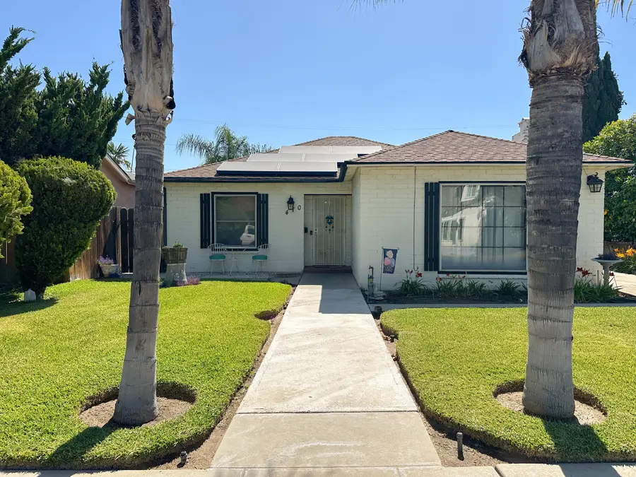 470 N Bates Avenue, Dinuba, CA 93618 - #2