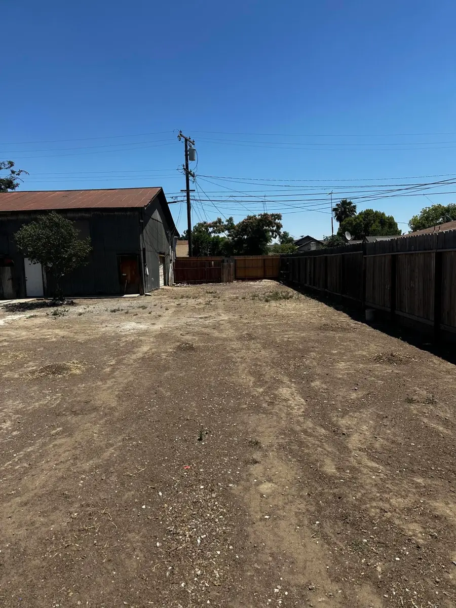 554 S G Street, Tulare, CA 93274 - #2
